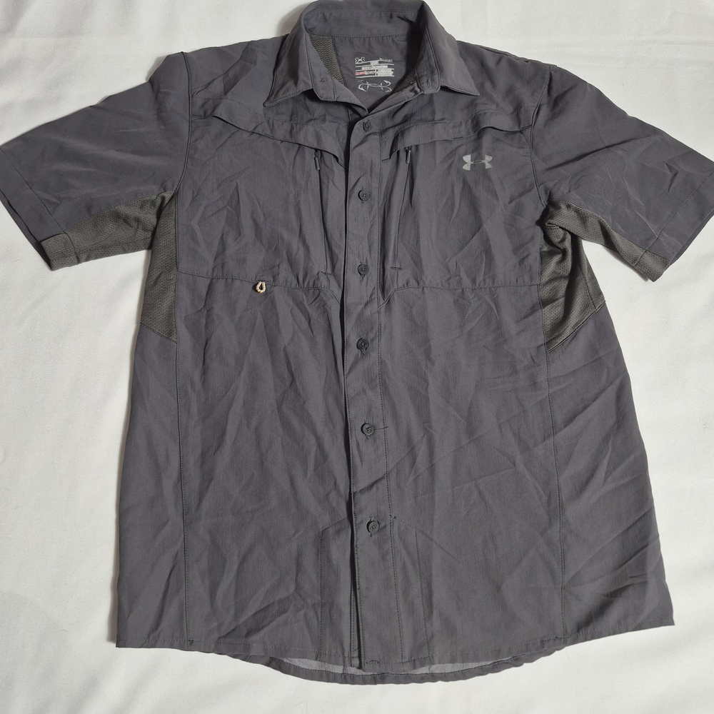 New Under Armour Shirt For Men Short Sleeve Gray Color Size SM/P Excellent Cond